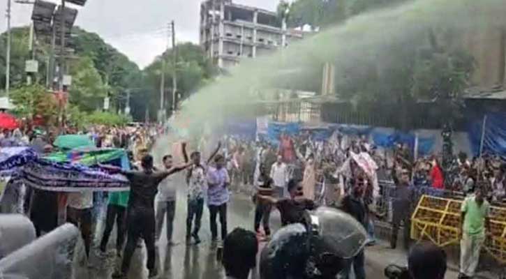 যমুনা অভিমুখে বিডিআর সদস্যরা, পুলিশের টিয়ার সেল ও গ্রেনেড নিক্ষেপ