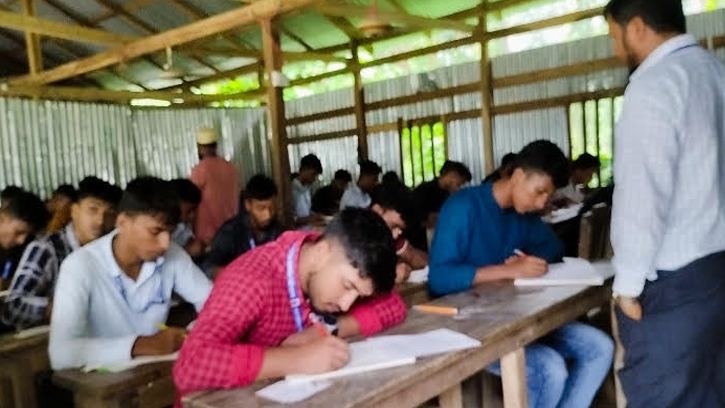 বাকেরগঞ্জের কাকরধা কেন্দ্রে নকলমুক্ত পরিবেশে এইচএসসি পরীক্ষা অনুষ্ঠিত