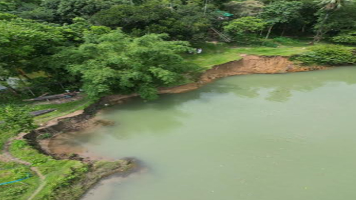 খাসিয়ামারা নদী ভাঙনে বিলীন হচ্ছে জনপদ, আতঙ্কে শত শত পরিবার