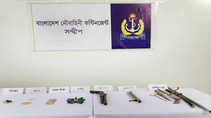 সন্দ্বীপে নৌবাহিনীর অভিযান: অস্ত্র ও মাদকসহ কুখ্যাত সন্ত্রাসী ও কারবারি গ্রেফতার